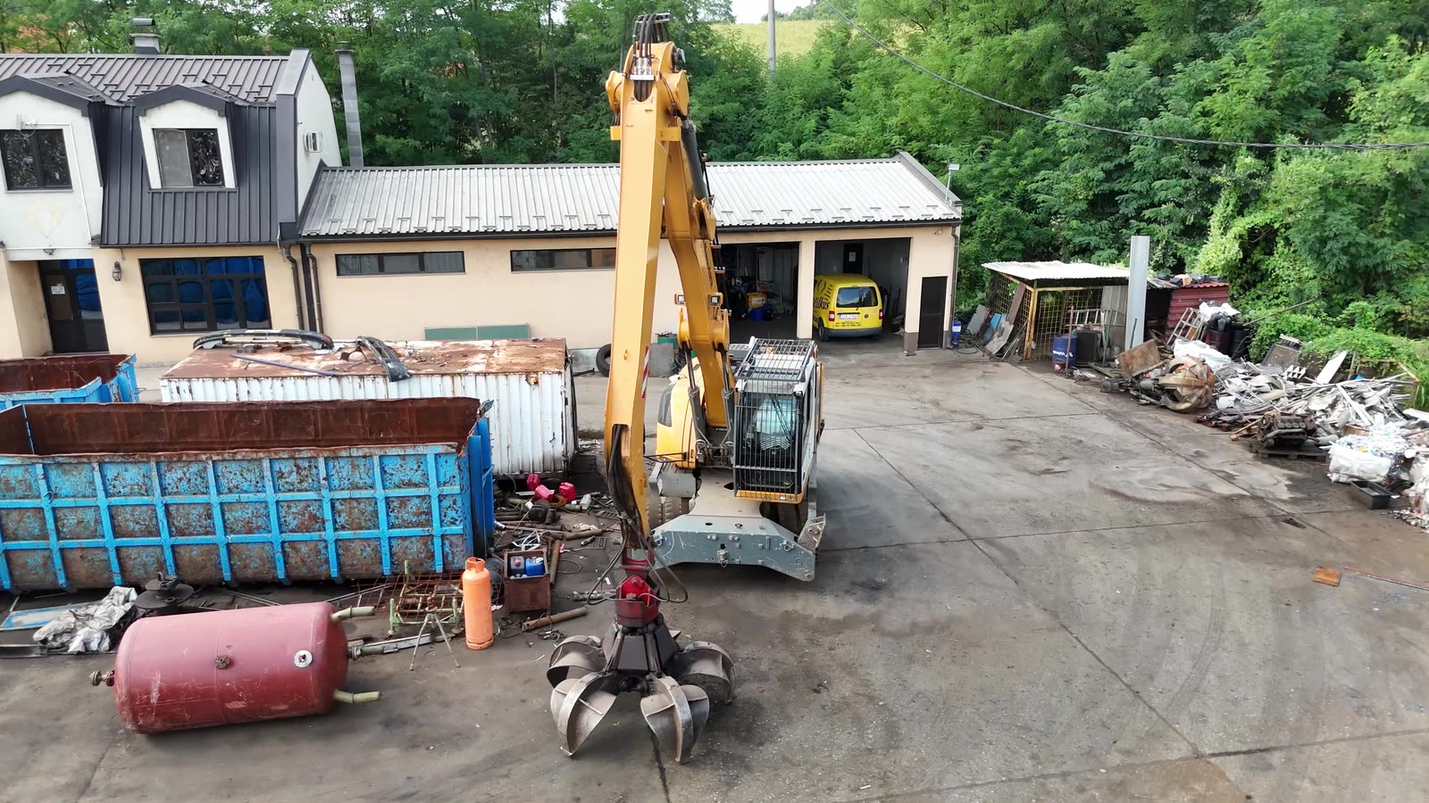Utovar sekundarne sirovine u Bijeljini